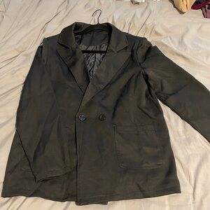 Women’s oversized black blazer